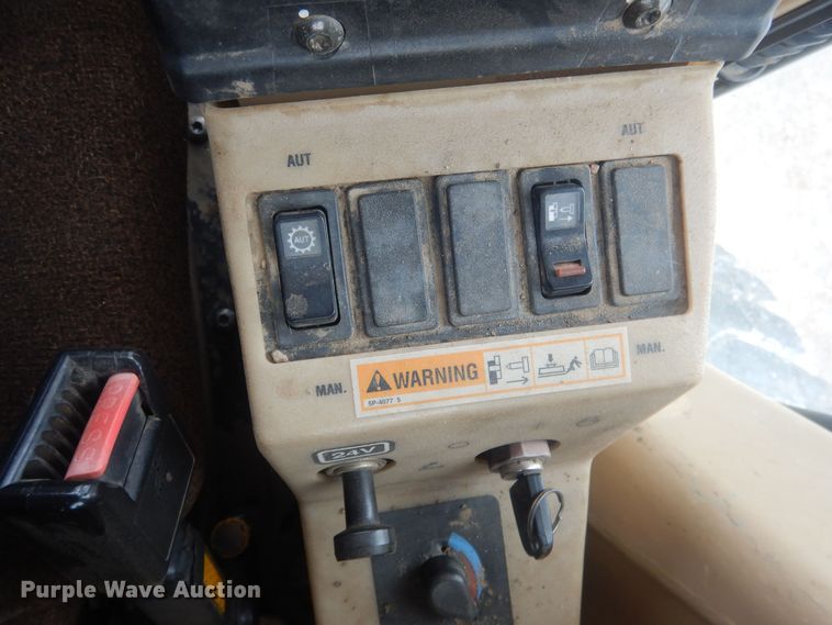 image for item DJ7005 2005 Caterpillar 140H  motor grader