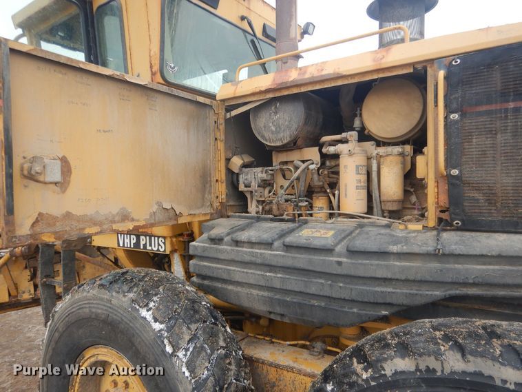image for item DJ7005 2005 Caterpillar 140H  motor grader