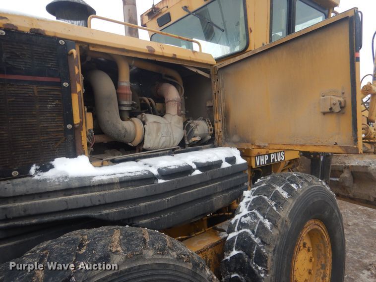 image for item DJ7005 2005 Caterpillar 140H  motor grader