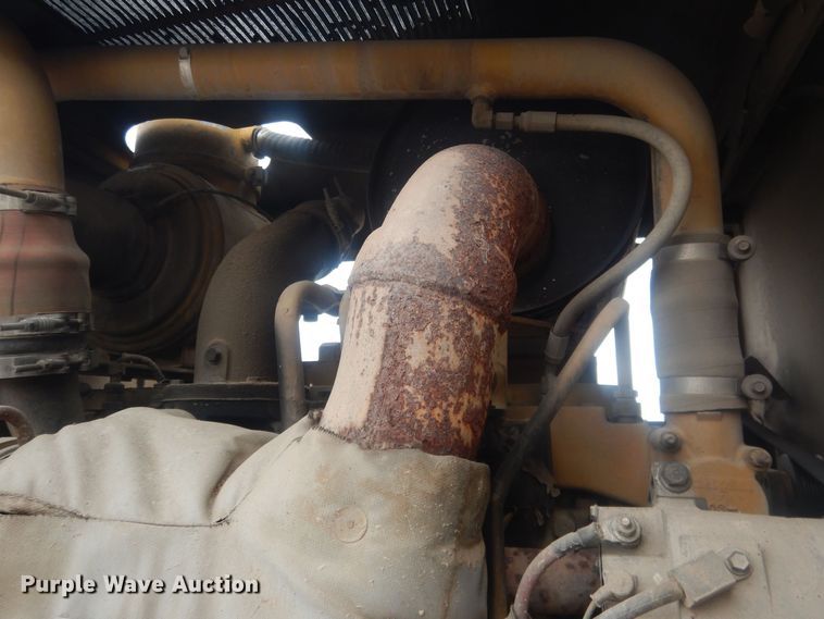 image for item DJ7005 2005 Caterpillar 140H  motor grader