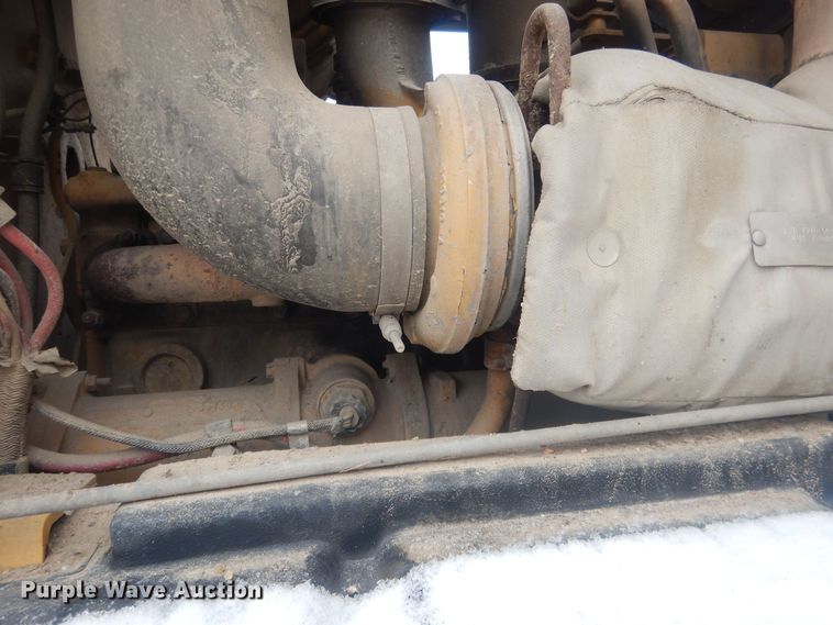 image for item DJ7005 2005 Caterpillar 140H  motor grader