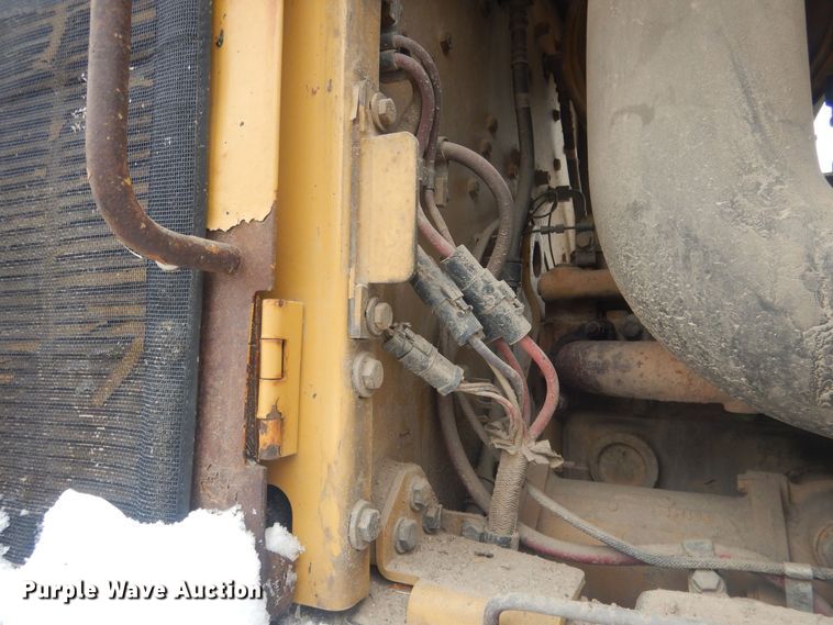 image for item DJ7005 2005 Caterpillar 140H  motor grader