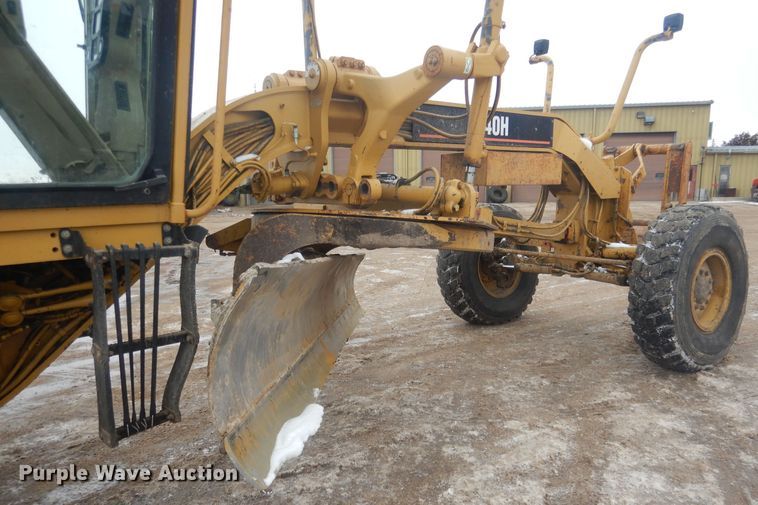 image for item DJ7005 2005 Caterpillar 140H  motor grader