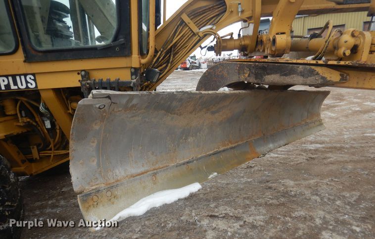 image for item DJ7005 2005 Caterpillar 140H  motor grader