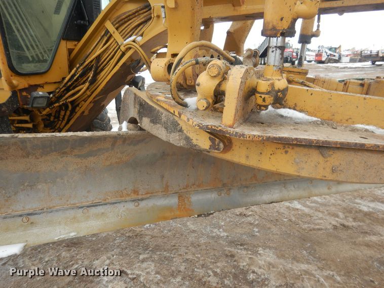 image for item DJ7005 2005 Caterpillar 140H  motor grader