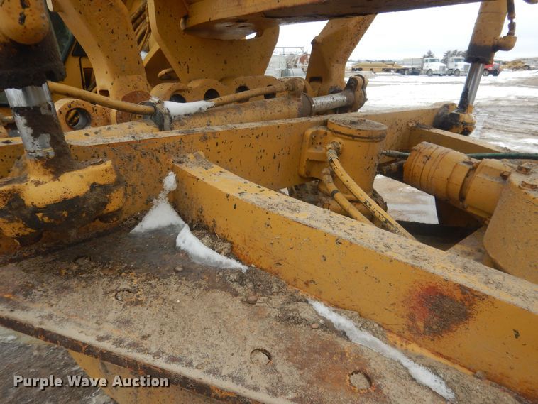 image for item DJ7005 2005 Caterpillar 140H  motor grader