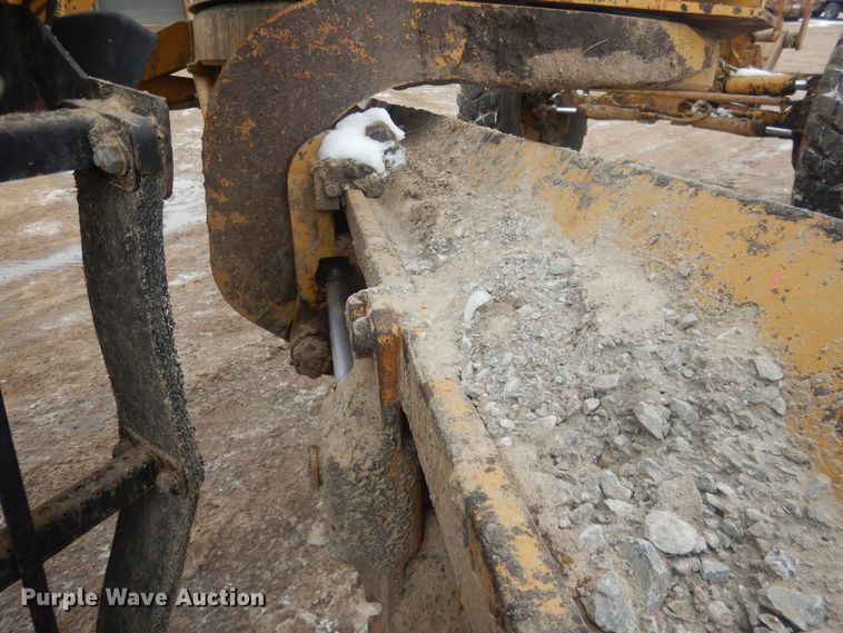 image for item DJ7005 2005 Caterpillar 140H  motor grader