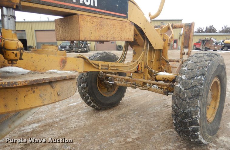 image for item DJ7005 2005 Caterpillar 140H  motor grader