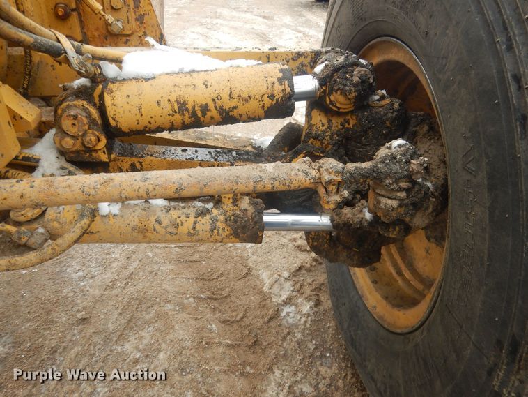 image for item DJ7005 2005 Caterpillar 140H  motor grader