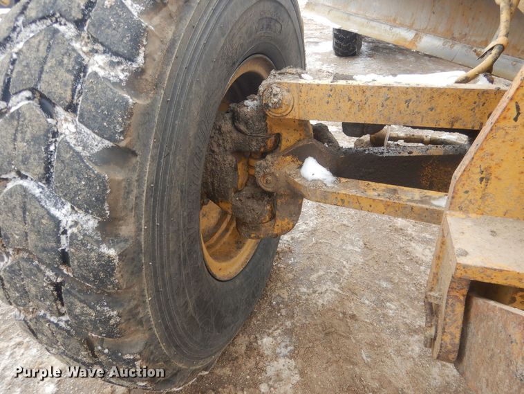 image for item DJ7005 2005 Caterpillar 140H  motor grader