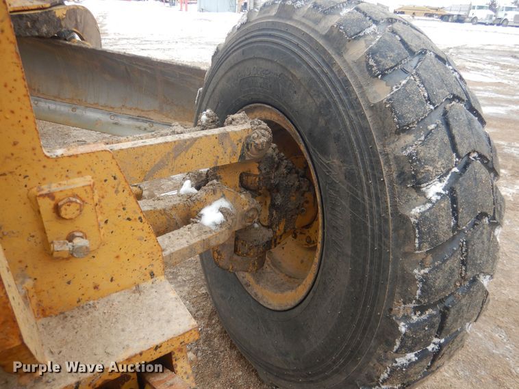 image for item DJ7005 2005 Caterpillar 140H  motor grader