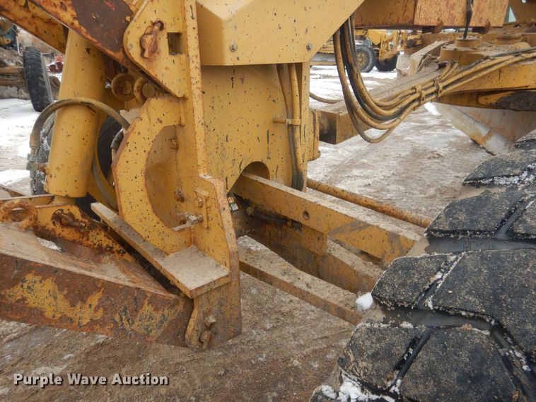 image for item DJ7005 2005 Caterpillar 140H  motor grader