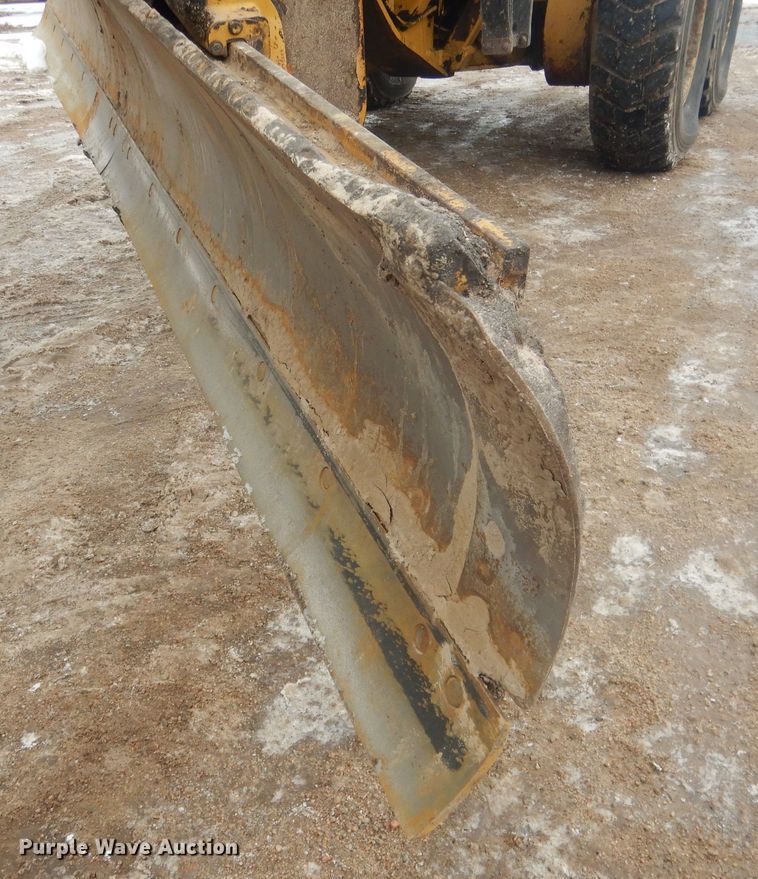 image for item DJ7005 2005 Caterpillar 140H  motor grader