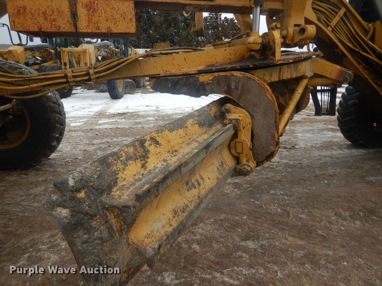 image for item DJ7005 2005 Caterpillar 140H  motor grader