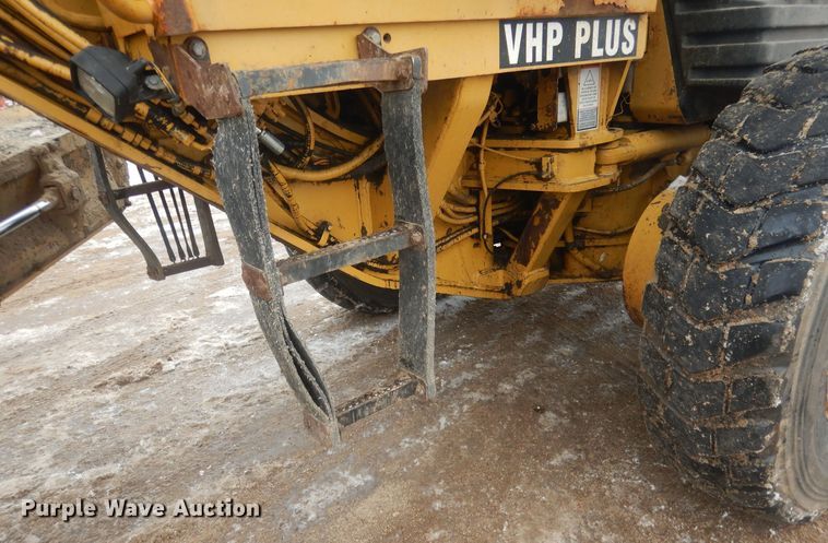 image for item DJ7005 2005 Caterpillar 140H  motor grader