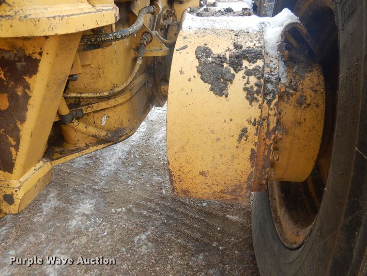 image for item DJ7005 2005 Caterpillar 140H  motor grader