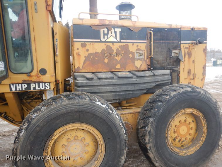 image for item DJ7005 2005 Caterpillar 140H  motor grader
