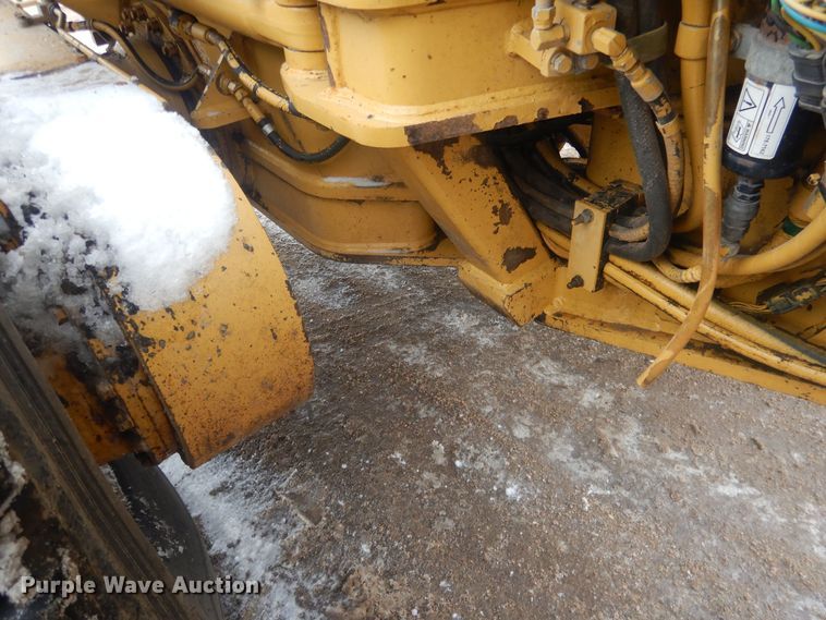 image for item DJ7005 2005 Caterpillar 140H  motor grader