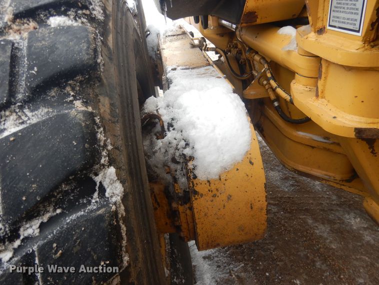 image for item DJ7005 2005 Caterpillar 140H  motor grader