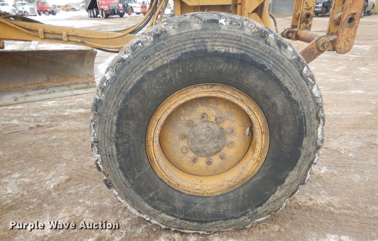 image for item DJ7005 2005 Caterpillar 140H  motor grader