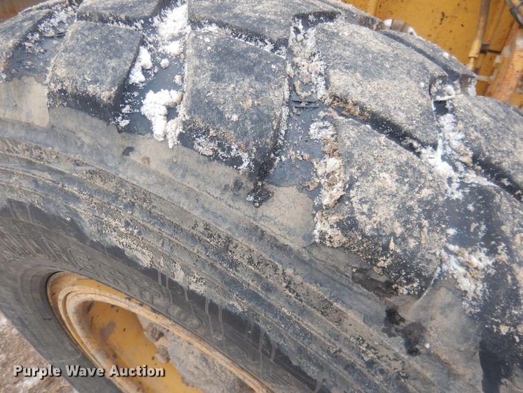 image for item DJ7005 2005 Caterpillar 140H  motor grader