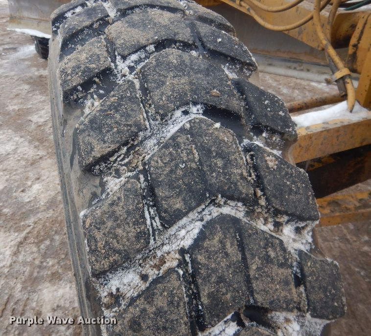 image for item DJ7005 2005 Caterpillar 140H  motor grader