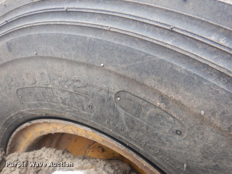 image for item DJ7005 2005 Caterpillar 140H  motor grader