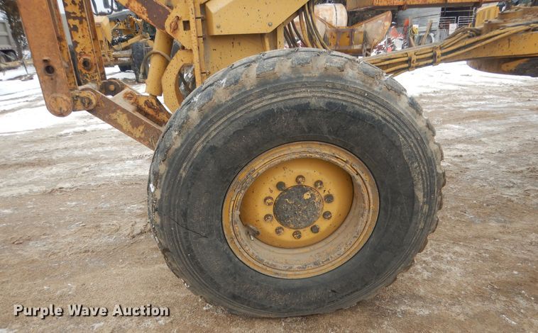 image for item DJ7005 2005 Caterpillar 140H  motor grader
