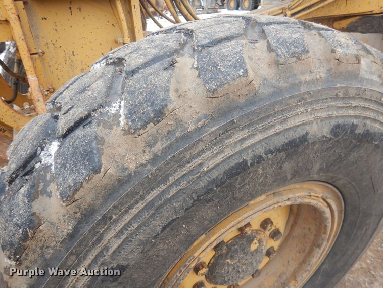 image for item DJ7005 2005 Caterpillar 140H  motor grader