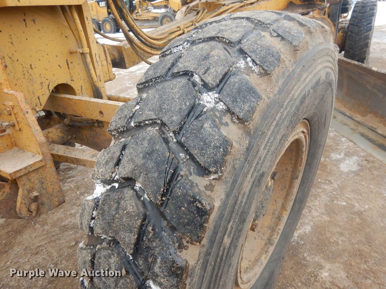 image for item DJ7005 2005 Caterpillar 140H  motor grader