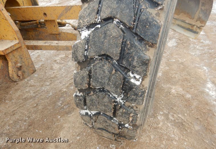 image for item DJ7005 2005 Caterpillar 140H  motor grader