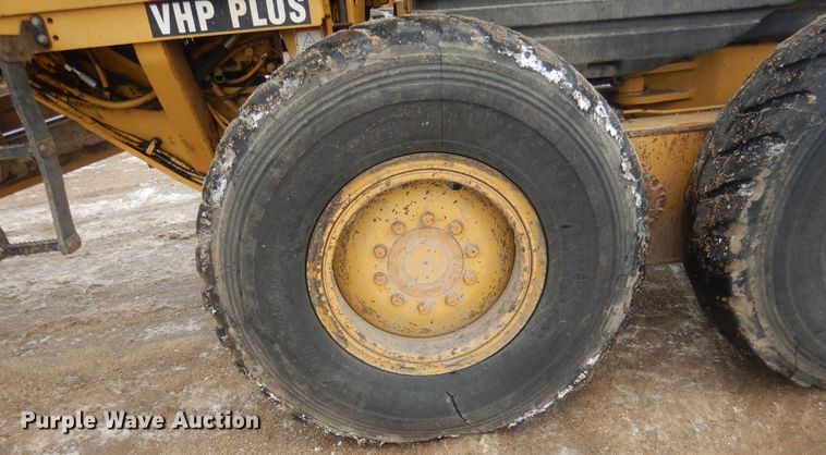 image for item DJ7005 2005 Caterpillar 140H  motor grader