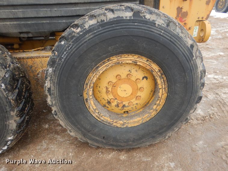 image for item DJ7005 2005 Caterpillar 140H  motor grader