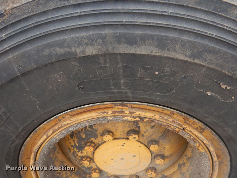 image for item DJ7005 2005 Caterpillar 140H  motor grader