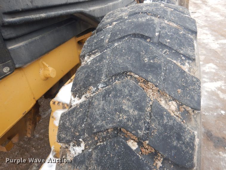 image for item DJ7005 2005 Caterpillar 140H  motor grader