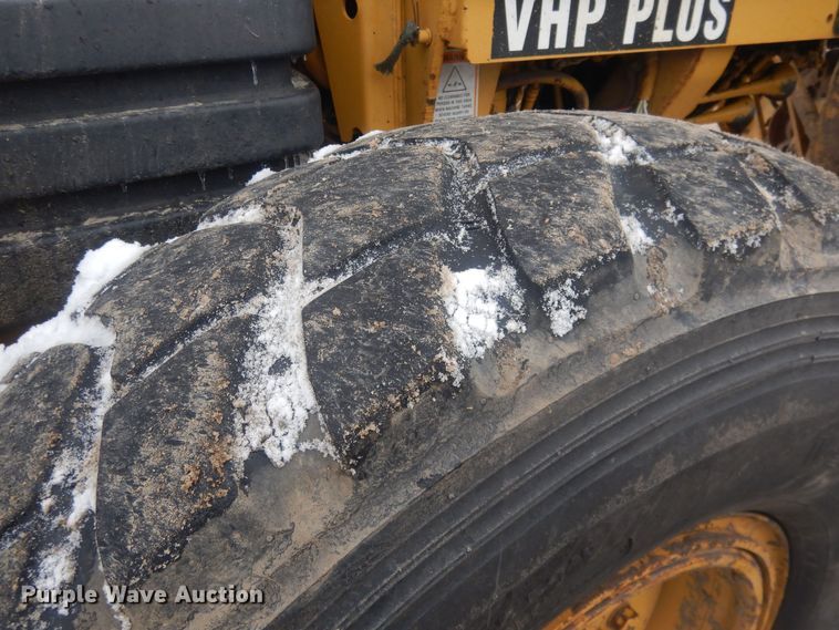 image for item DJ7005 2005 Caterpillar 140H  motor grader