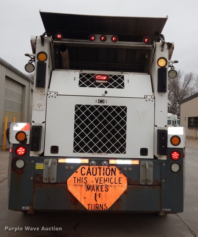 image for item DK7592 2015 Global M3  street sweeper truck