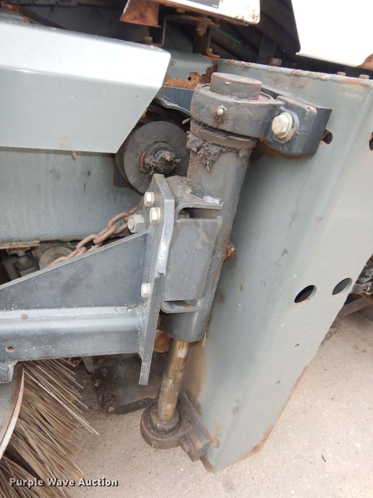 image for item DK7592 2015 Global M3  street sweeper truck