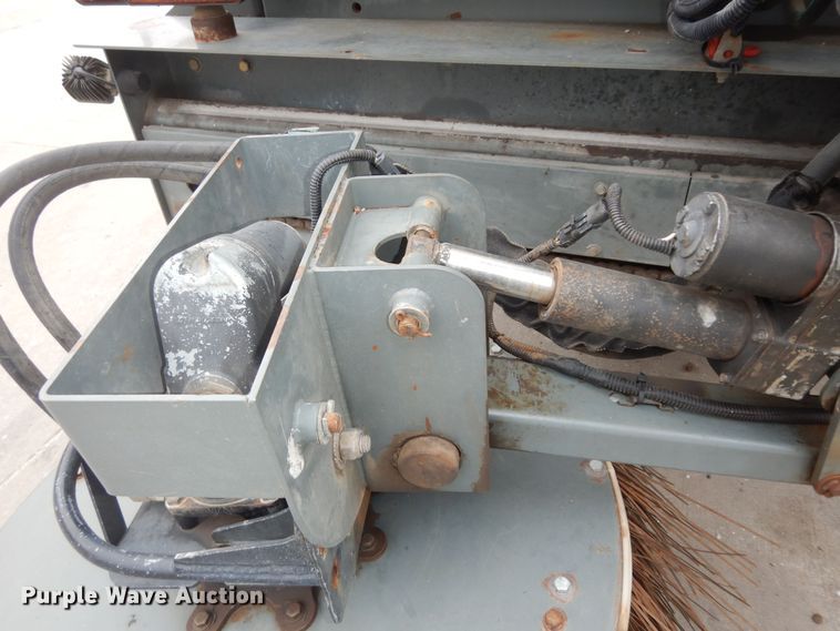 image for item DK7592 2015 Global M3  street sweeper truck