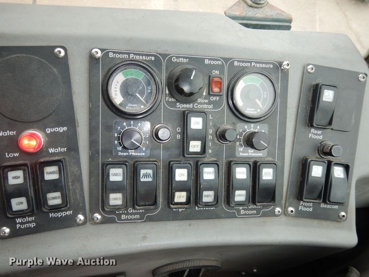 image for item DK7592 2015 Global M3  street sweeper truck