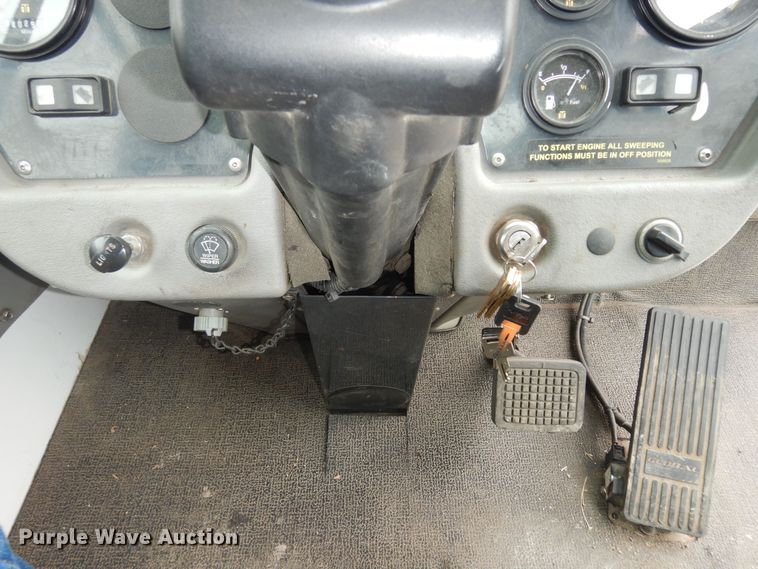 image for item DK7592 2015 Global M3  street sweeper truck