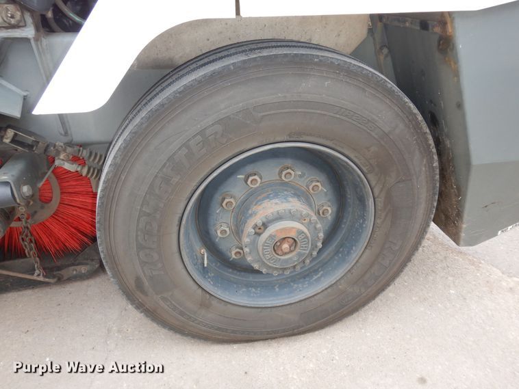 image for item DK7592 2015 Global M3  street sweeper truck