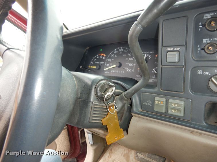 image for item DK7721 1996 GMC Sierra 2500  Club Cab pickup truck