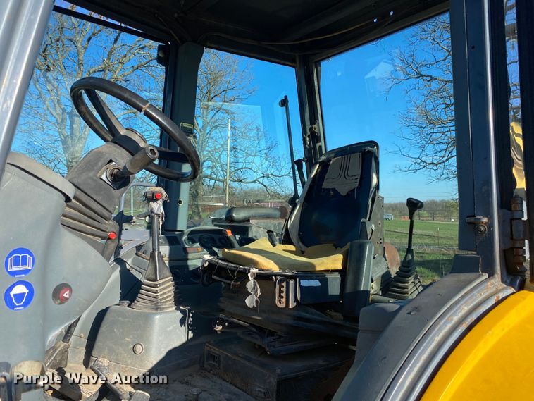 image for item DL7076 1999 New Holland 555E  backhoe