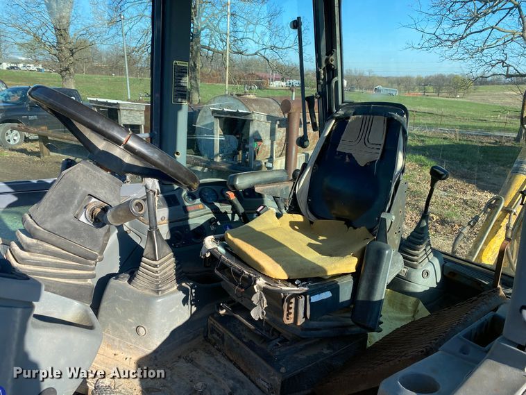 image for item DL7076 1999 New Holland 555E  backhoe