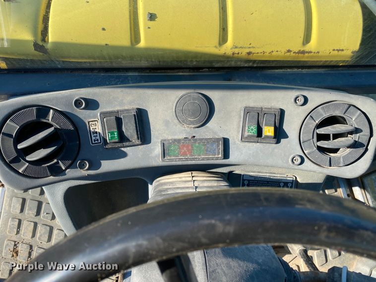 image for item DL7076 1999 New Holland 555E  backhoe