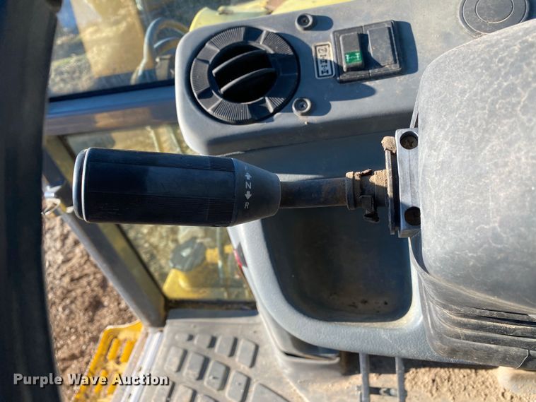 image for item DL7076 1999 New Holland 555E  backhoe