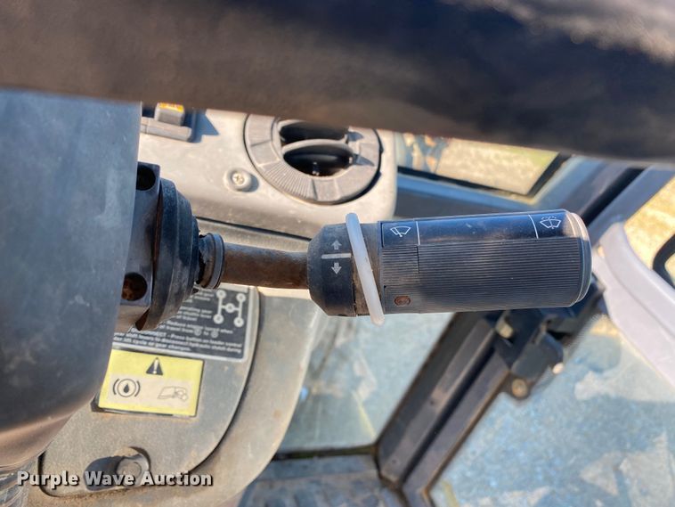 image for item DL7076 1999 New Holland 555E  backhoe