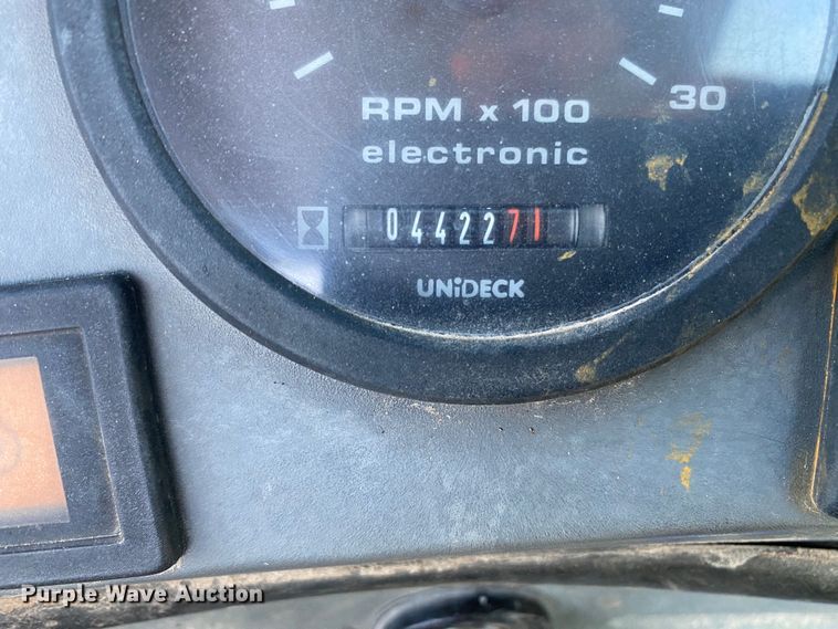 image for item DL7076 1999 New Holland 555E  backhoe