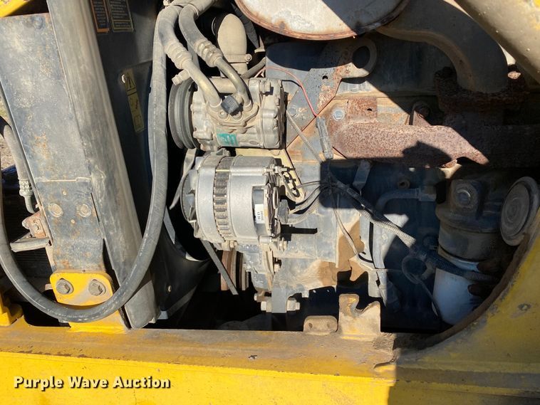 image for item DL7076 1999 New Holland 555E  backhoe